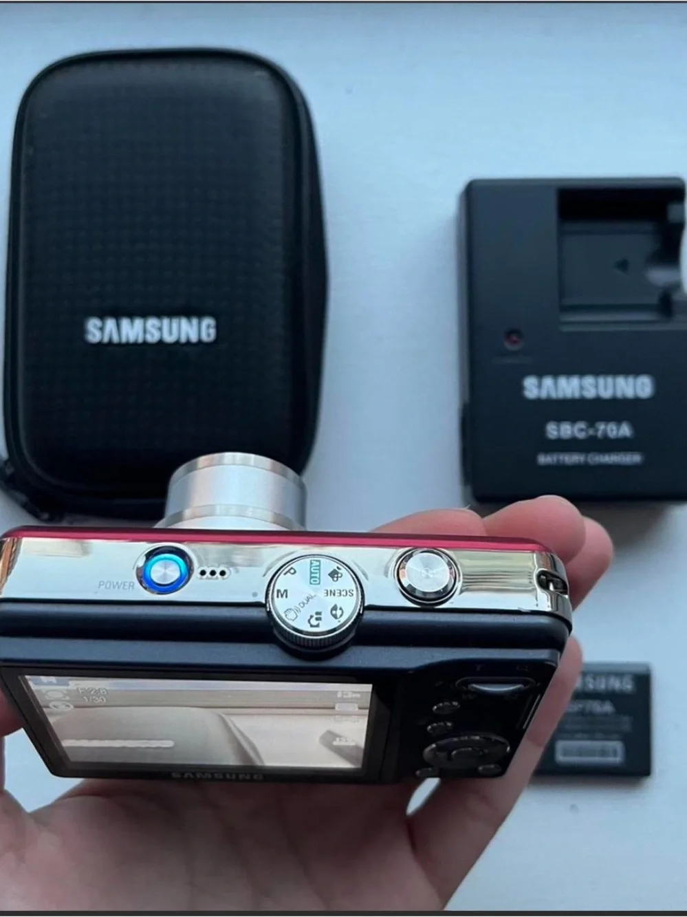 Fully functional Samsung L313 hot red Camera w BATTERY, CASE, CHARGER & tested